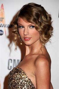 Taylor Swift the 43rd Annual CMA awards