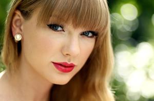 Taylor Swift - Matt Sayles portrait session in Beverly Hills on October 17, 2012