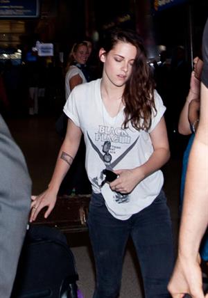 Kristen Stewart – Los Angeles airport arrival 10/4/13  