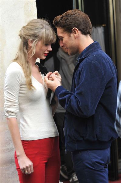 Taylor Swift films music video for ‘Begin Again’ in Paris 10/1/12 