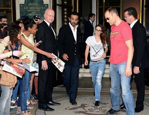 Kristen Stewart at Restaurant Le Castiglione in Paris (July 4, 2013) 