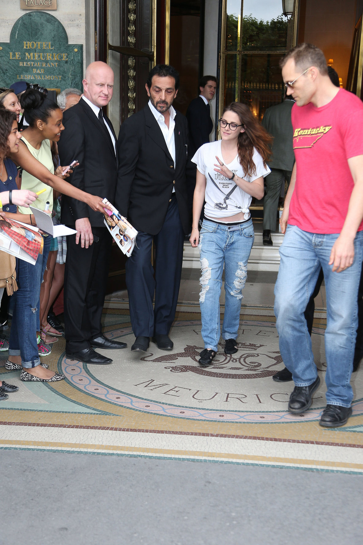 Kristen Stewart at Restaurant Le Castiglione in Paris (July 4, 2013) 