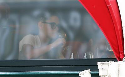 Kristen Stewart at Restaurant Le Castiglione in Paris (July 4, 2013) 