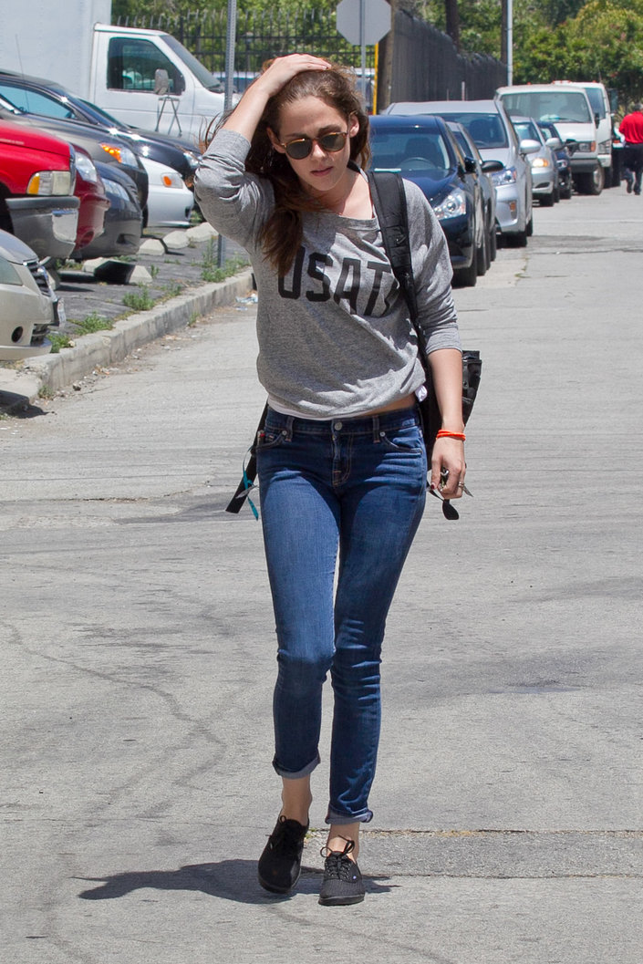 Kristen Stewart Pictures Kristen Stewart walking in Los Angeles - June 13, 2013