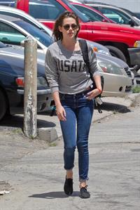 Kristen Stewart walking in Los Angeles - June 13, 2013 