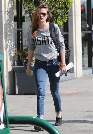 Kristen Stewart walking in Los Angeles - June 13, 2013 