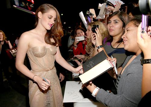 Kristen Stewart Breaking Dawn 2 premiere in LA 11/12/12 