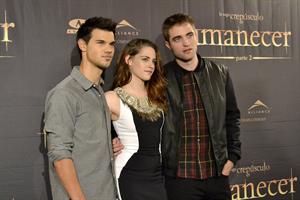 The Twilight Saga Breaking Dawn Part 2 Photocall in Madrid November 15, 2012 Gal Nu