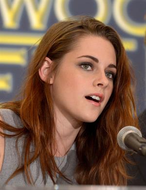 Kristen Stewart at Hollywood Foreign Press Association's Cecil B. Demille Award presentation in Beverly Hills 11/1/12