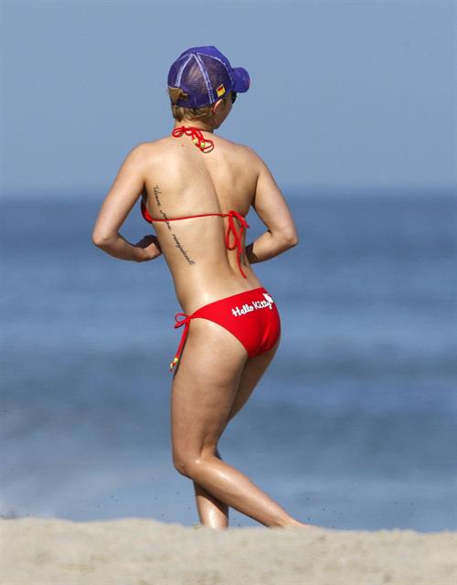 Hayden Panettiere in a bikini - ass
