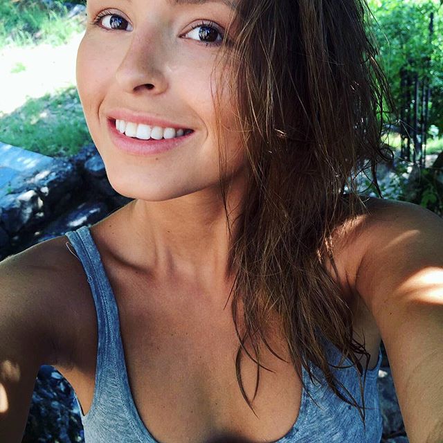 Marisa Papen taking a selfie