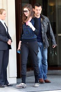 Anne Hathaway candids in London August 24, 2011 