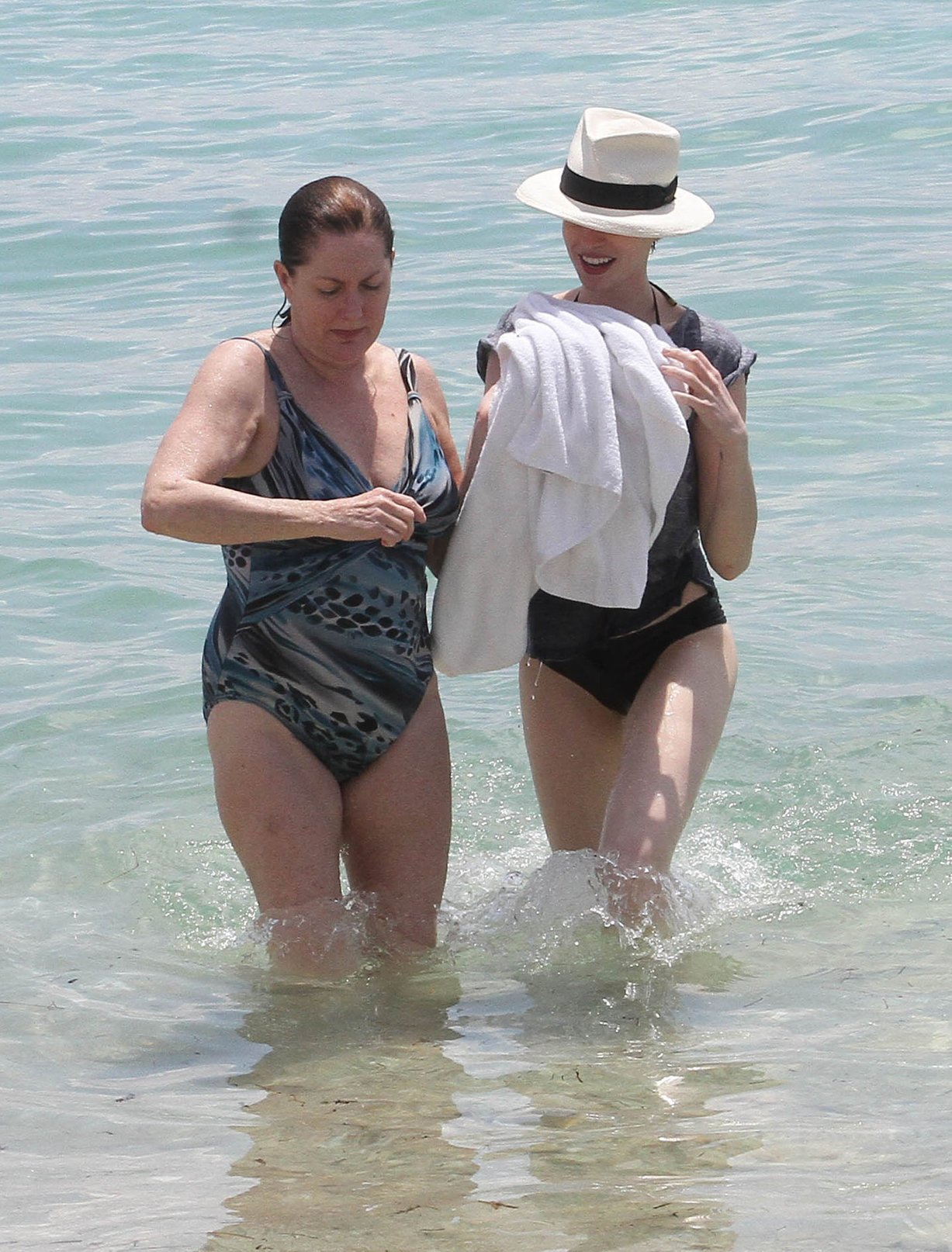 Anne Hathaway on a Beach in Miami 11 05 12 