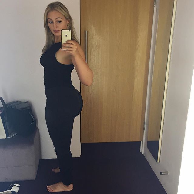 Iskra Lawrence taking a selfie