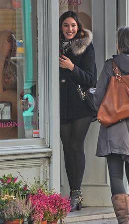 Kelly Brook Visiting her favourite nail bar in Maida Vale - October 4, 2012 