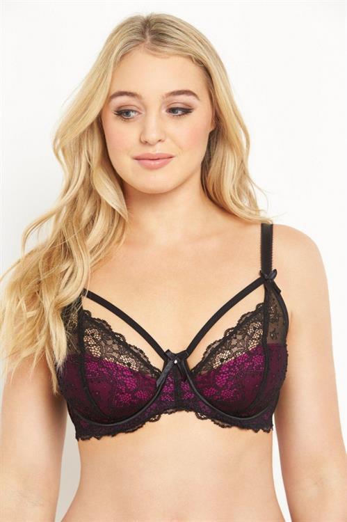 Iskra Lawrence in lingerie