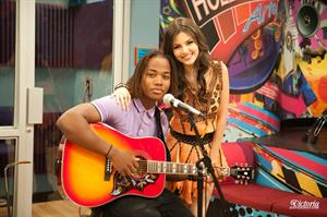 Victoria Justice Victorious S3-E22 'The Bad Roommate' stills 