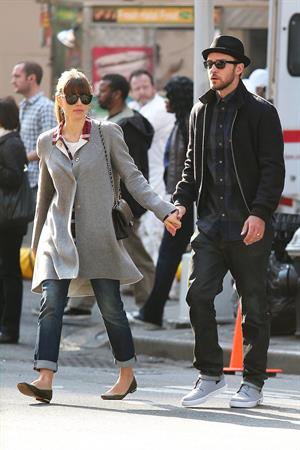 Jessica Biel Holding hands while walking in New York (November 12, 2012)  