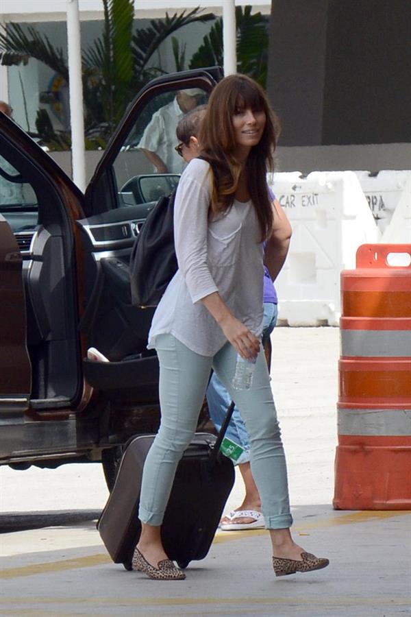 Jessica Biel saying goodbye to her bodyguard in Puerto Rico August 11, 2012