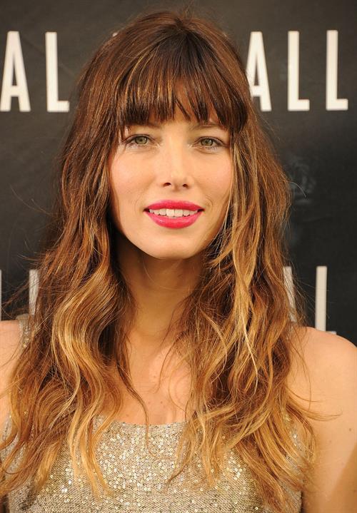 Jessica Biel poses at the Total Recall - Los Angeles Photo Call on July 28, 2012 in Beverly Hills, California