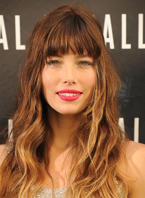 Jessica Biel poses at the Total Recall - Los Angeles Photo Call on July 28, 2012 in Beverly Hills, California
