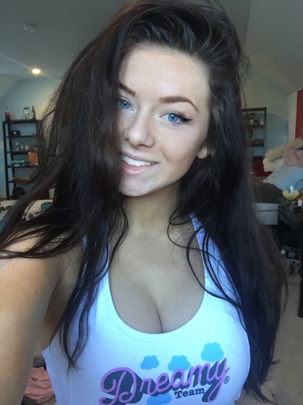 Kendal Crowley taking a selfie