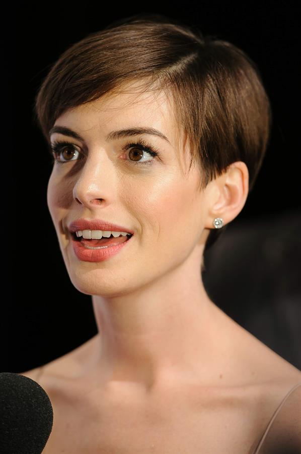 Anne Hathaway Attended the Museum of the Moving Image 27th Annual Black Tie Salute in New York Dec 11, 2012