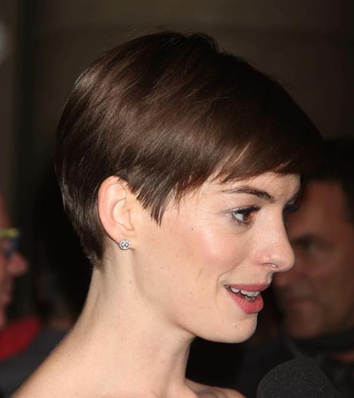 Anne Hathaway Attended the Museum of the Moving Image 27th Annual Black Tie Salute in New York Dec 11, 2012