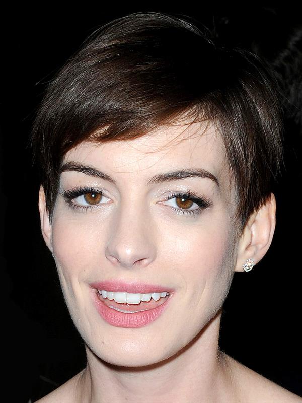 Anne Hathaway Attended the Museum of the Moving Image 27th Annual Black Tie Salute in New York Dec 11, 2012