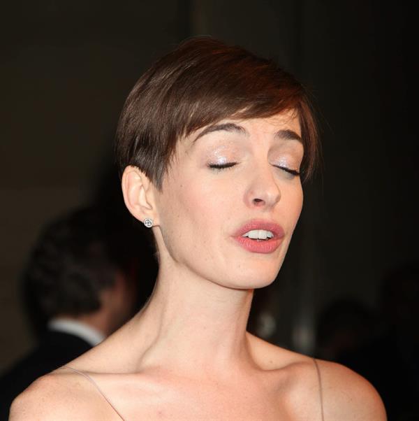 Anne Hathaway Attended the Museum of the Moving Image 27th Annual Black Tie Salute in New York Dec 11, 2012