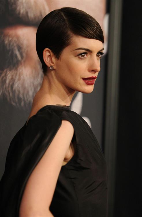 Anne Hathaway Les Miserables NY Premiere December 10-2012 