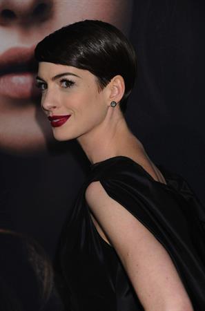 Anne Hathaway Les Miserables NY Premiere December 10-2012 