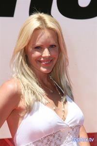 Gena Lee Nolin