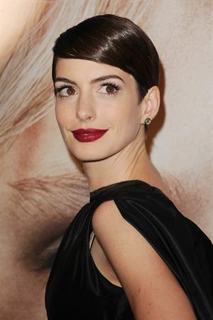 Anne Hathaway Les Miserables NY Premiere December 10-2012 