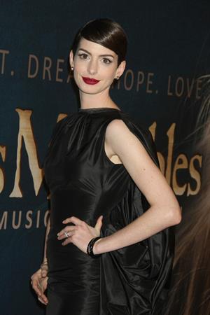 Anne Hathaway Les Miserables NY Premiere December 10-2012 