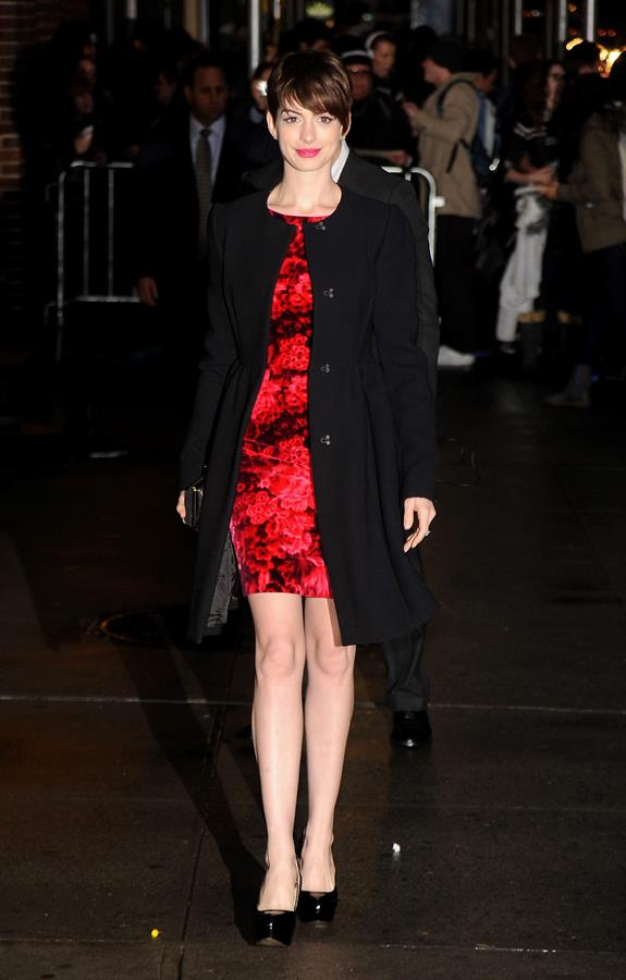 Anne Hathaway outside Ed Sullivan Theater for Letterman December 10-2012 