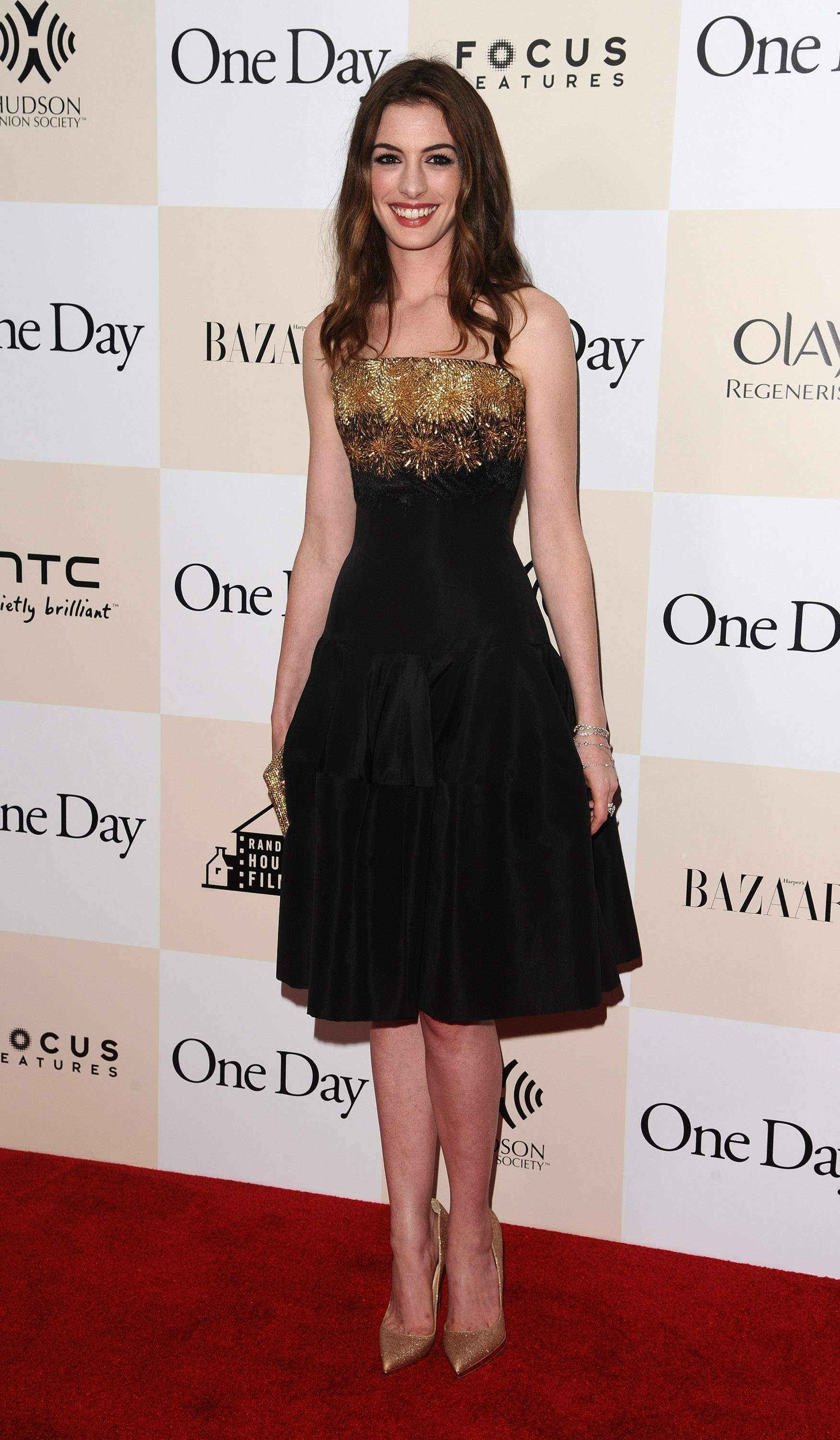 Anne Hathaway Pictures. Anne Hathaway One Day Premiere In New York 8/8/2011