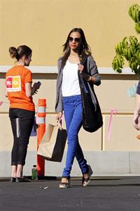 Zoe Saldana Out in Los Angeles January 4, 2012  