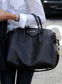 Zoe Saldana at IV Karats in Beverly Hills February 15 2011 