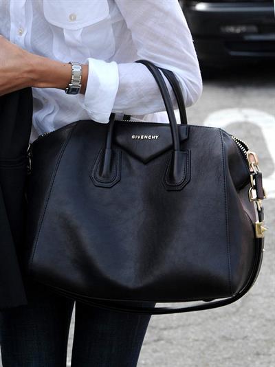 Zoe Saldana at IV Karats in Beverly Hills February 15 2011 