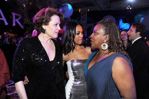 Zoe Saldana ''Avatar'' Premiere in Los Angeles December 16, 2009   