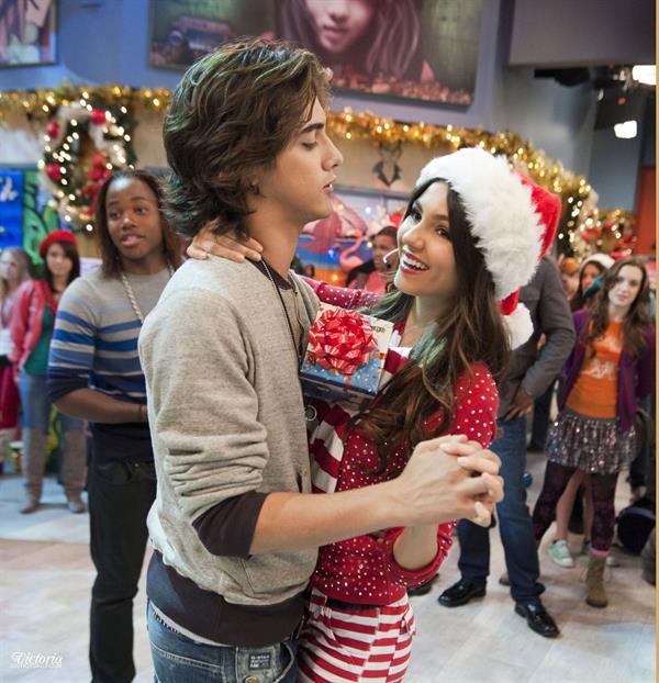 Victoria Justice Victorious Season 3 Episode 1 'A Christmas Tori' stills