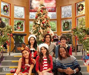 Victoria Justice Victorious Season 3 Episode 1 'A Christmas Tori' stills