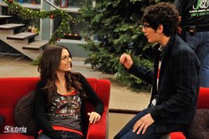 Victoria Justice Victorious Season 3 Episode 1 'A Christmas Tori' stills