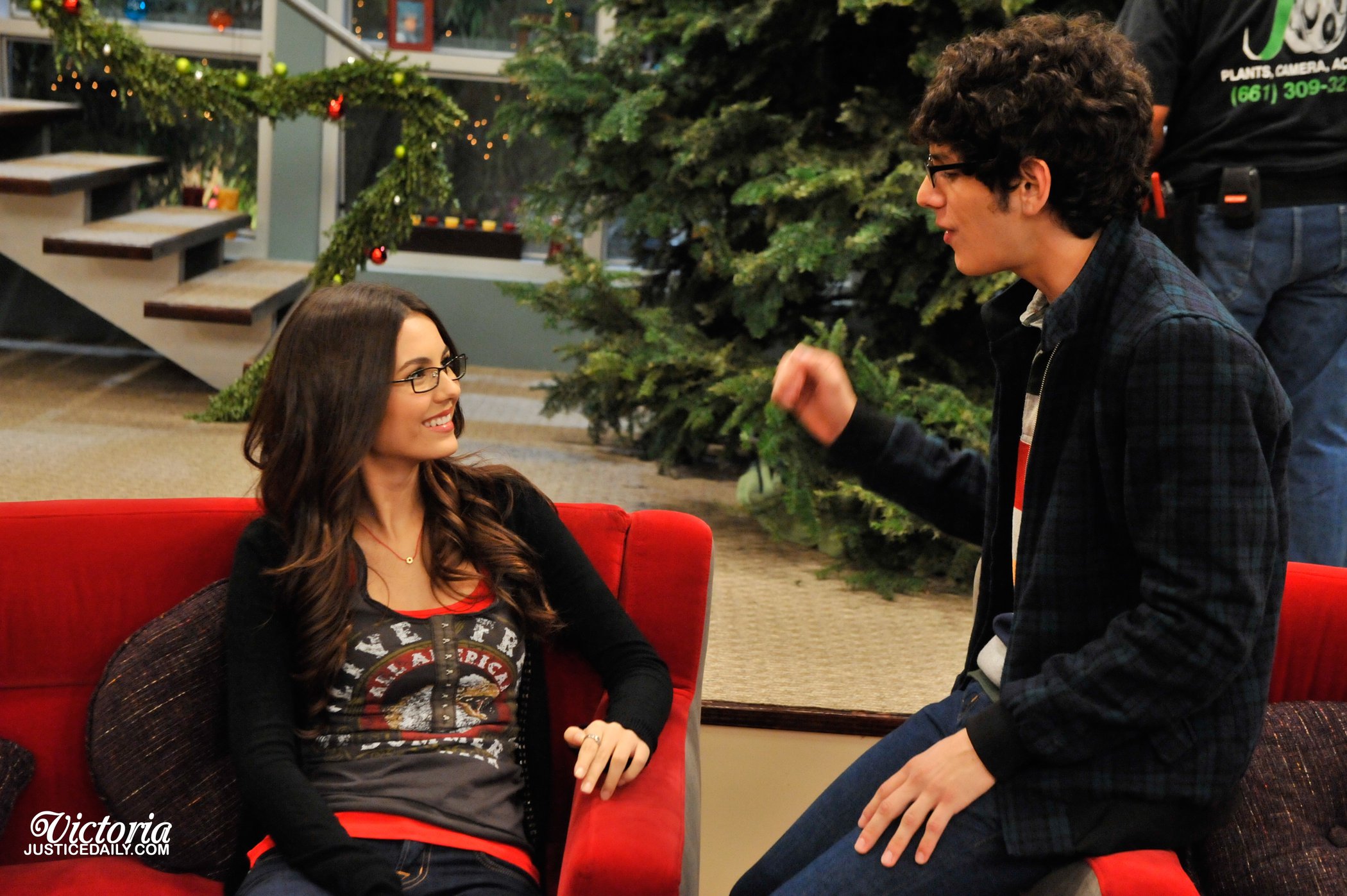 Victoria Justice Victorious Season 3 Episode 1 'A Christmas Tori' stills