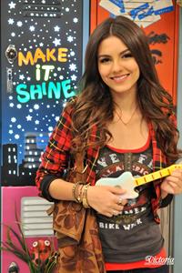 Victoria Justice Victorious Season 3 Episode 1 'A Christmas Tori' stills