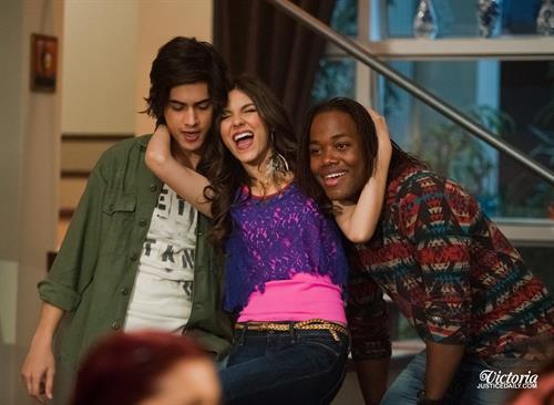 Victoria Justice Victorious Season 3-Episode 8 'April Fools' Blank' stills 