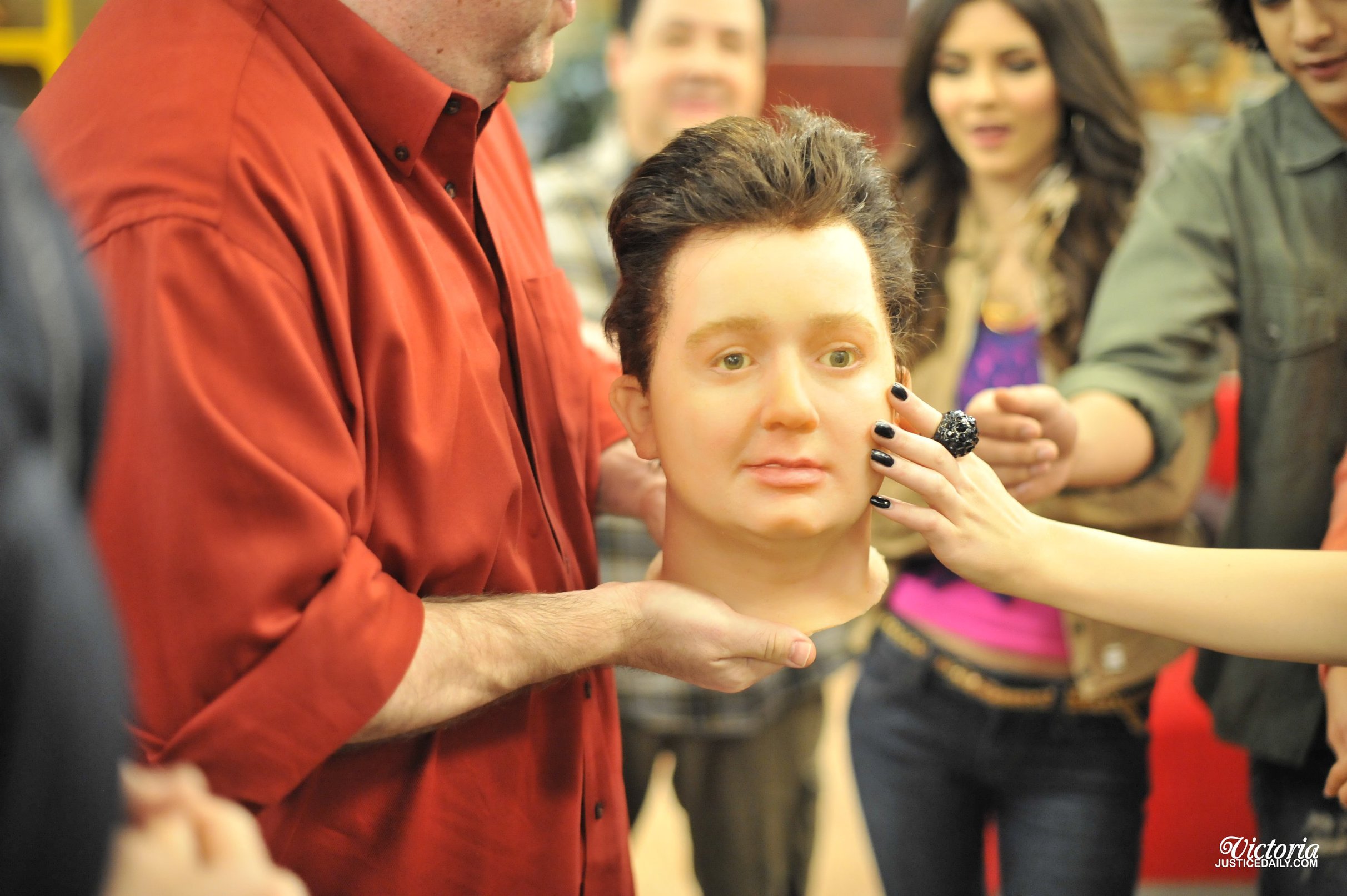 Victoria Justice Victorious Season 3-Episode 8 'April Fools' Blank' stills 