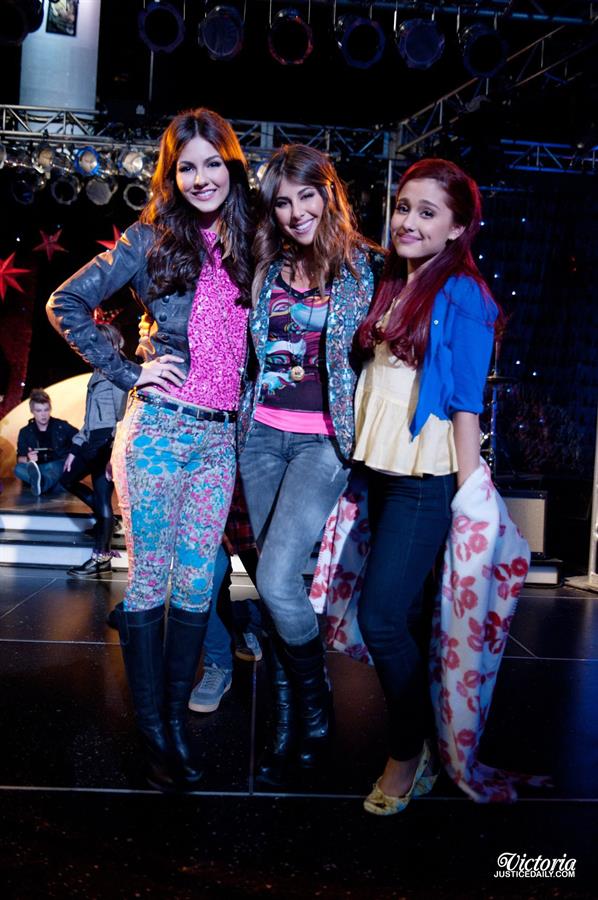 Victoria Justice Victorious Season 3 Episode 19 'Tori fies Beck and Jade' stills 