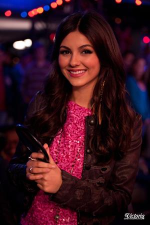 Victoria Justice Victorious Season 3 Episode 19 'Tori fies Beck and Jade' stills 